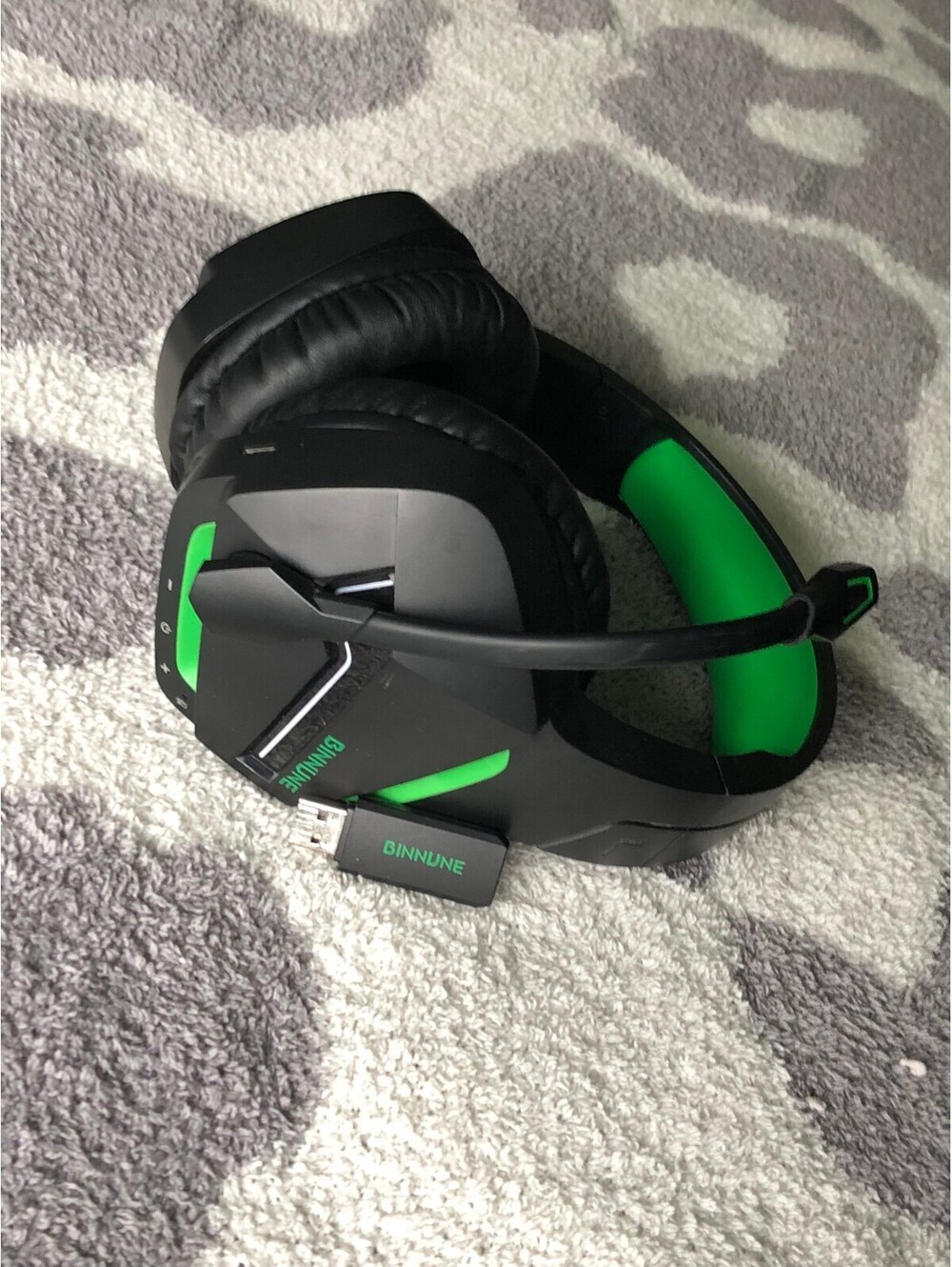 Binnune Wireless Gaming Headset with Microphone - Black and